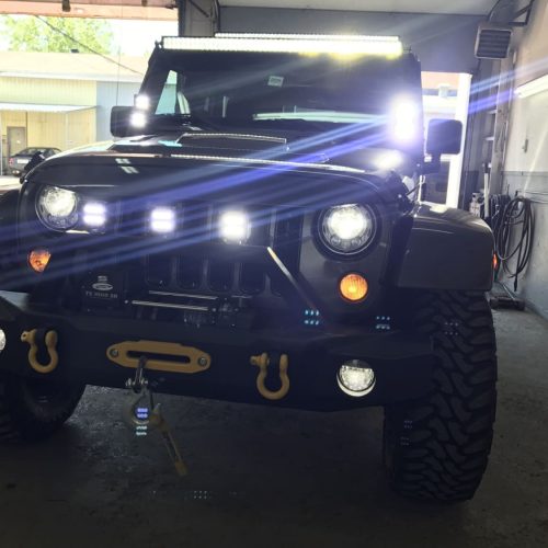 Aplicación de barras y faros Led en Jeep - ShowLUX